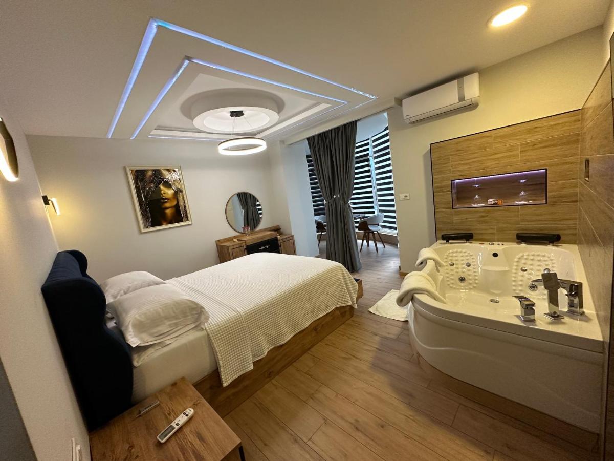 Deluxe In Center Tirana